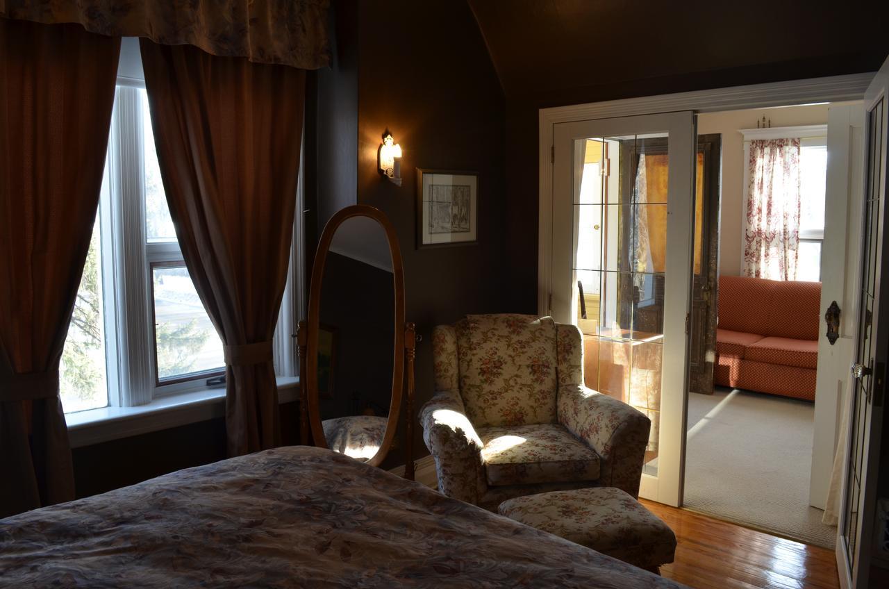 Sir Edgar House B&B Dauphin Exterior photo