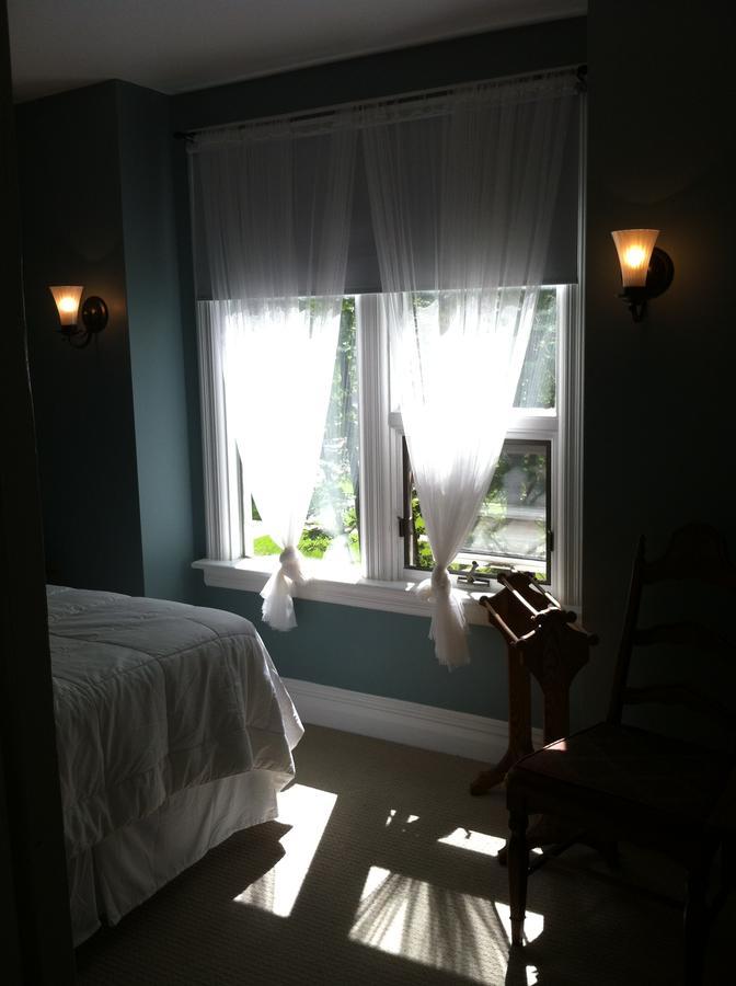Sir Edgar House B&B Dauphin Exterior photo